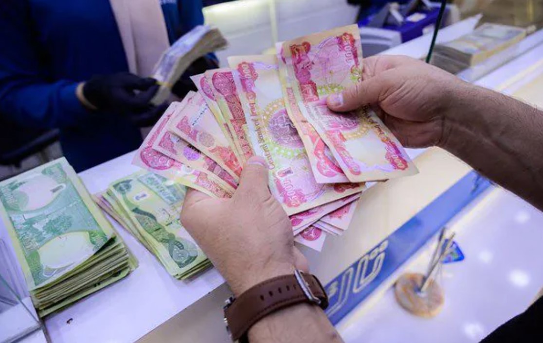 صرف رواتب المتقاعدين في العراق