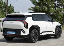 سيارة كيا EV3