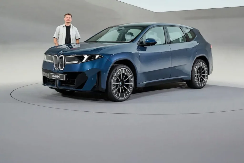 سيارة BMW iX3